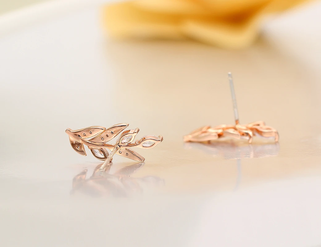 Милые серьги-гвоздики цвета розового золота с фианитами для женщин и девушек