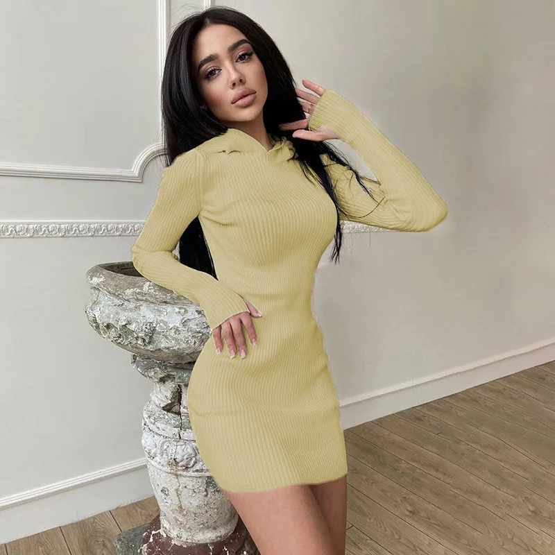 

Женское однотонное платье-карандаш с круглым вырезом и длинным рукавом