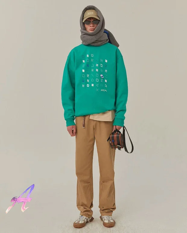 

Hoodies & Sweatshirts