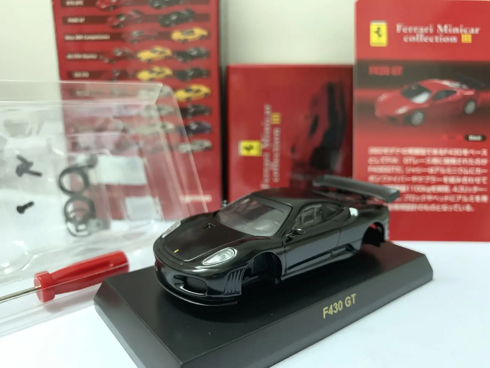 

Коллекционная модель тележки из литого сплава KYOSHO Ferrari F430 GT 1/64