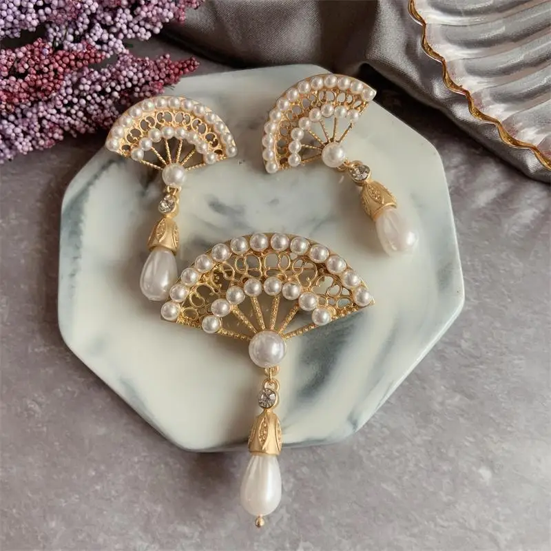 F. J4Z Новые Роскошные Броши для женщин Barroque имитация жемчуга Rhinesetone Tassel Fan образные штифты и серьги Ювелирные изделия Подарки