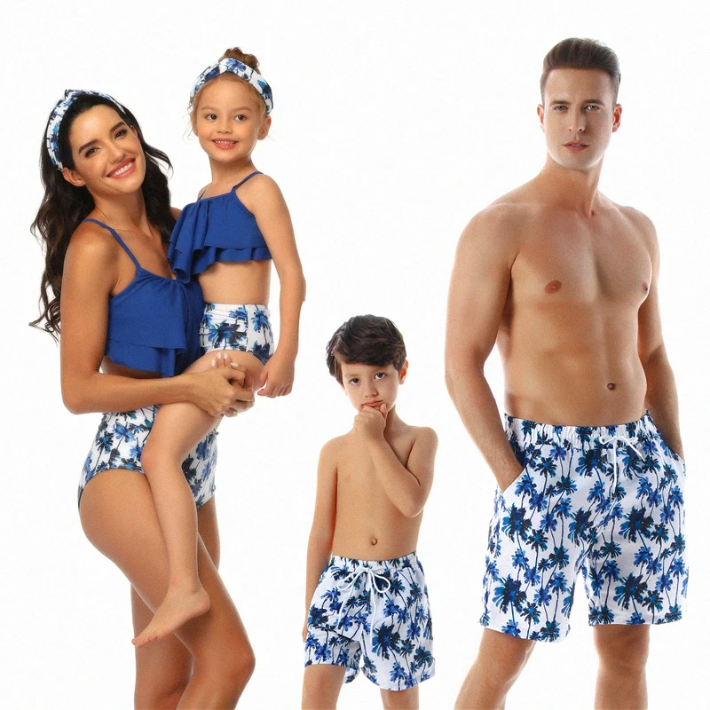 Новые пляжные купальники-бикини для мамы и дочки семейные купальники с оборками