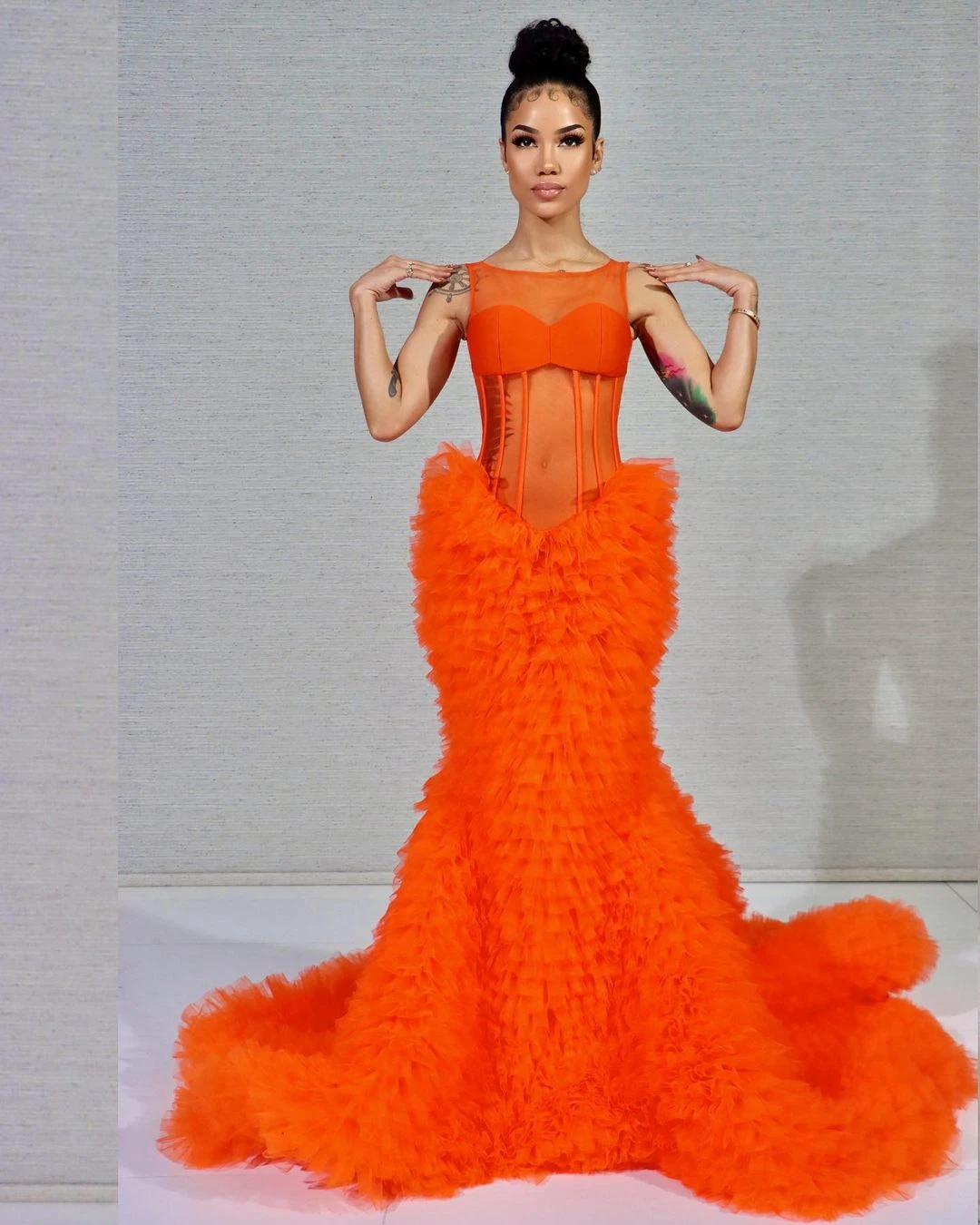 Billig Helle Orange Meerjungfrau Pageant Kleid Sleeveless Oansatz Crop Top Layered Puffy Tüll Trompete Sweep Zug Party Kleider Nach Maß