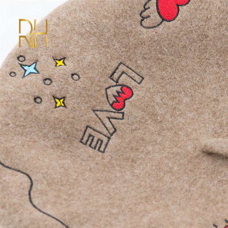 Женский шерстяной берет с вышивкой элегантный художника мультяшным