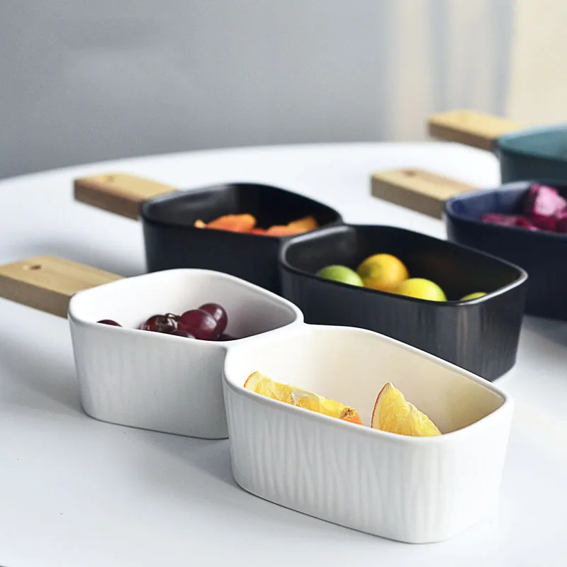 Керамическая тарелка для закусок с 2 ячейками и деревянной ручкой Салатница