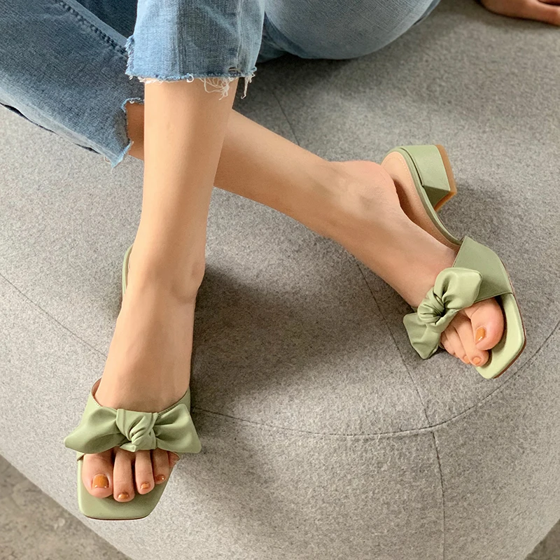 

2021 Summer Women Mules slippers bowties Decoration Genuine Leather Thick Heels Pumps Summer New Wedding Party Shoes Woman