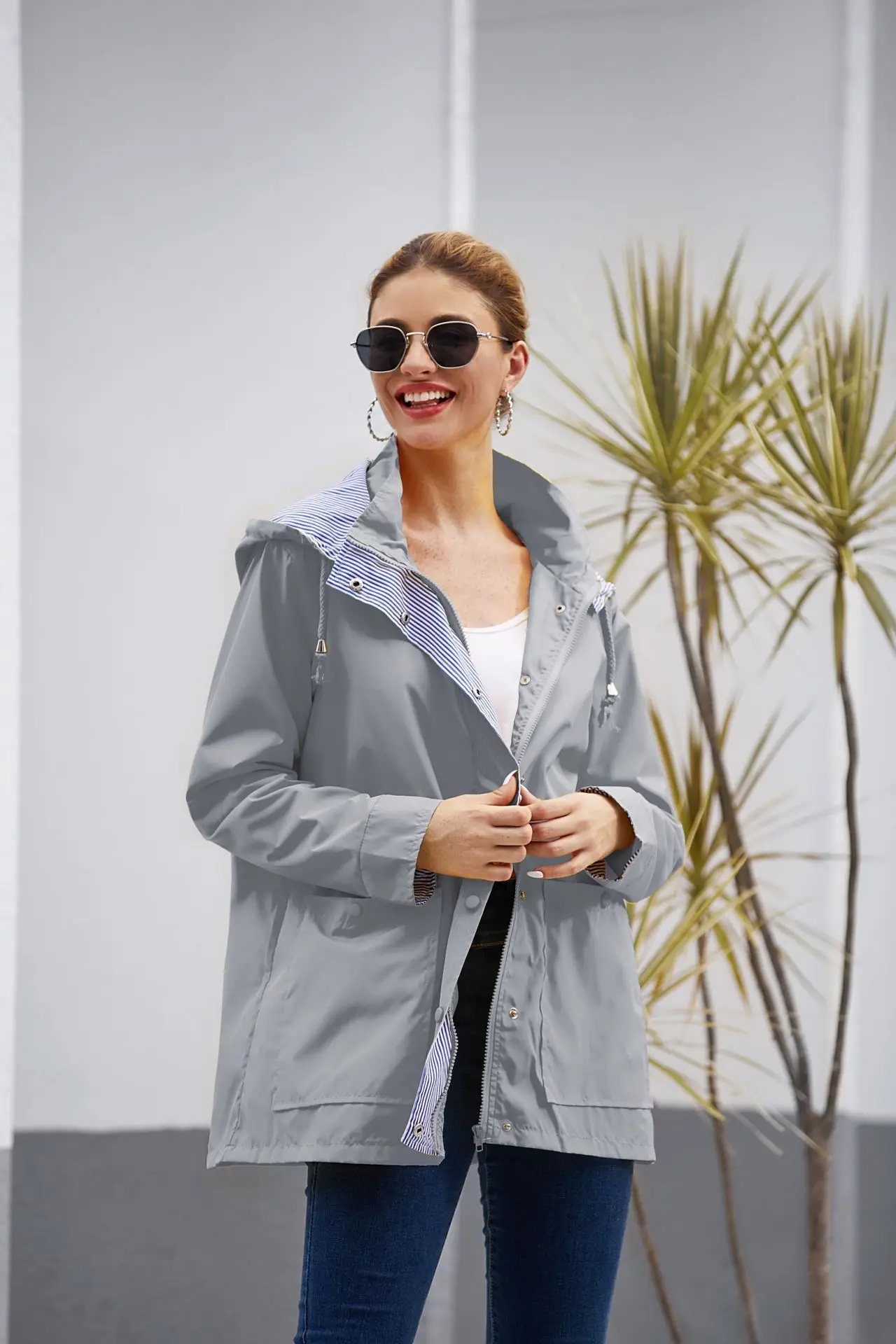 

Women Hooded Raincoat With 2 Big Pockets Waterproof Windbreakers Zipper Rainjacket Outdoor Rainwear Sleeveless Trench Coat Woman