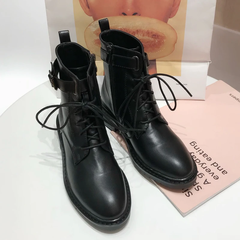 Модные ботинки Martens женская зимняя обувь с круглым носком на шнуровке ремешком и