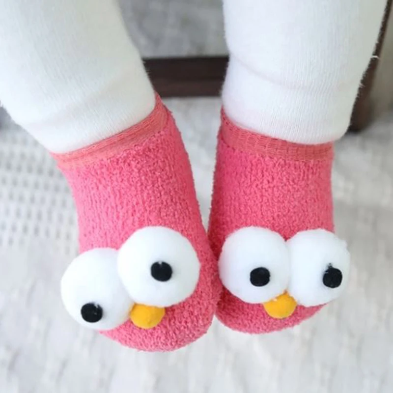 Носочки для новорожденных с мультяшными большими глазами животных на полу зимой для мальчиков и девочек от 0 до 3 лет, с антипрокладочной подошвой и теплыми - "Q30".