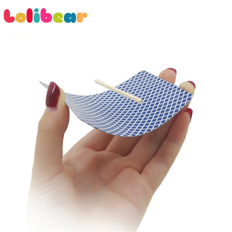 Волшебные трюки с плавающей спичкой сцена крупным планом магния Левитация магии