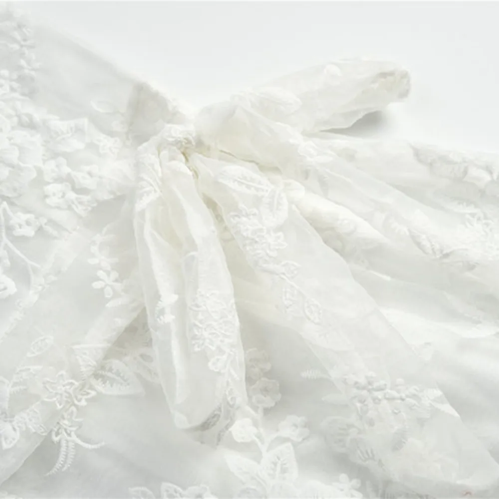 Стильное барное вечернее женское винтажное белое вышитое облегающее платье с