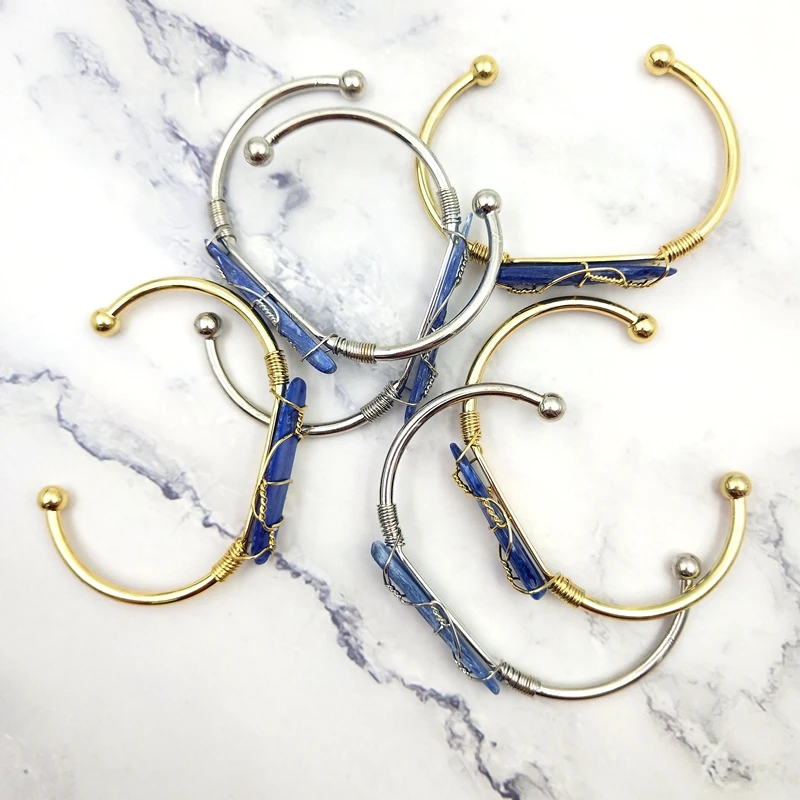 Золотистые серебристые нестандартные искусственные камни открытые