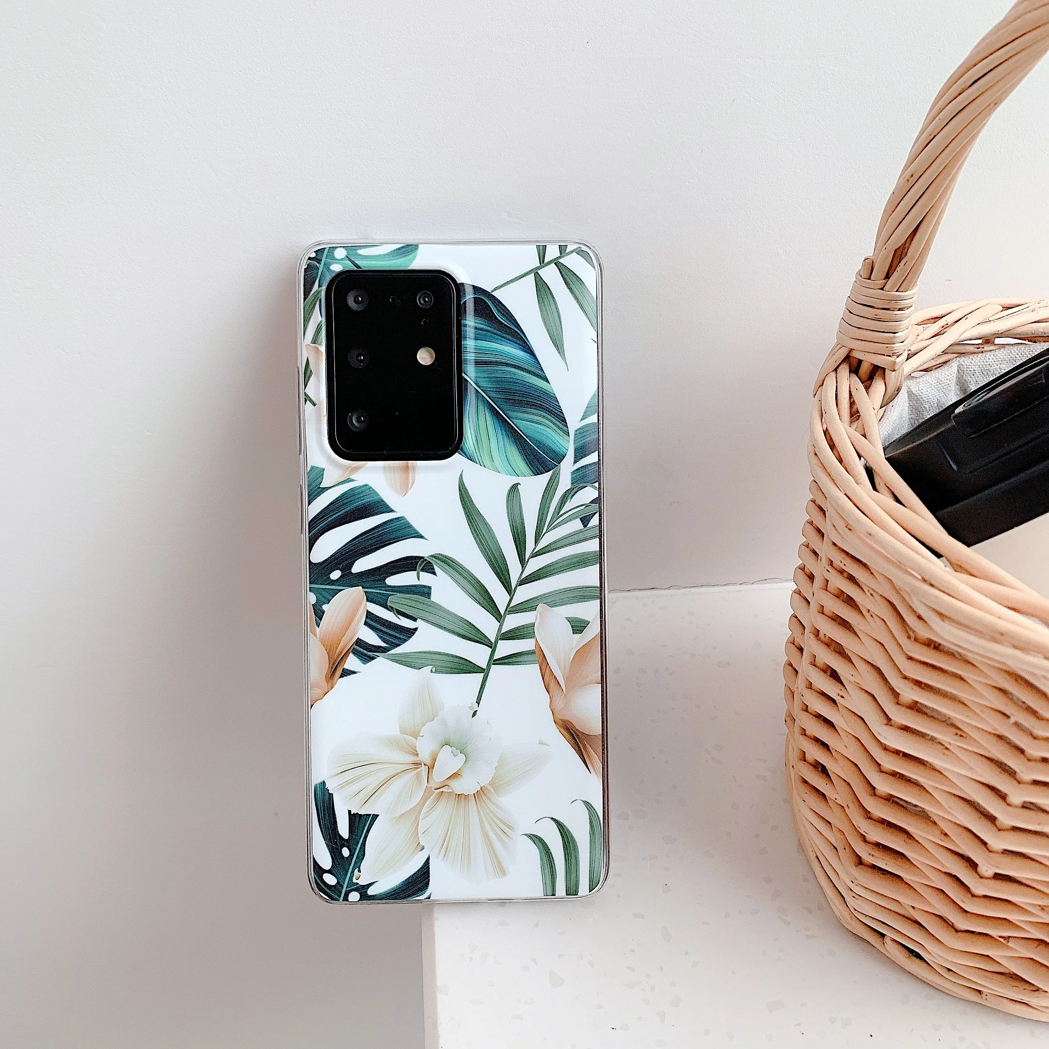 

Green leaf flower is suitable for Samsung note20 10 8 9 mobile phone case s200ultra s8 9 s10plus a40 A50 A70 protective cover