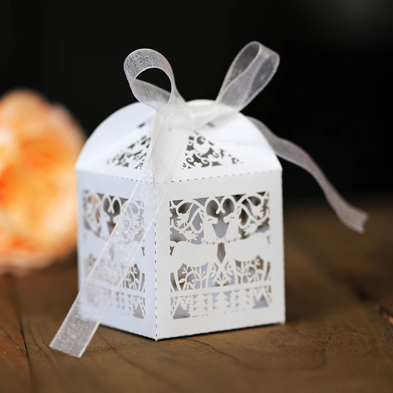 

50pcs Deer Candy Box With Ribbon DIY Paper Hollow Chocolate Wedding Favors And Gift Box Party Christmas Wedding Decoration