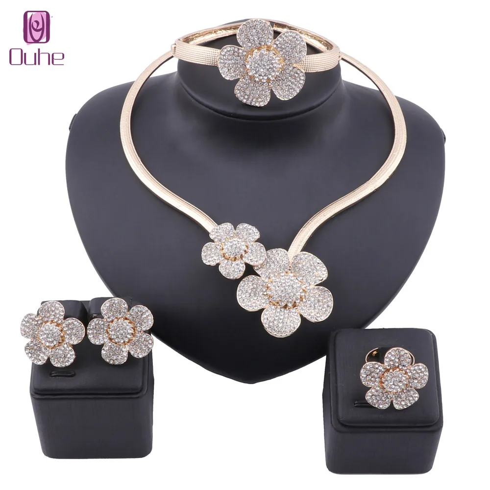 

Комплект из колье и серёг, золотистого цвета