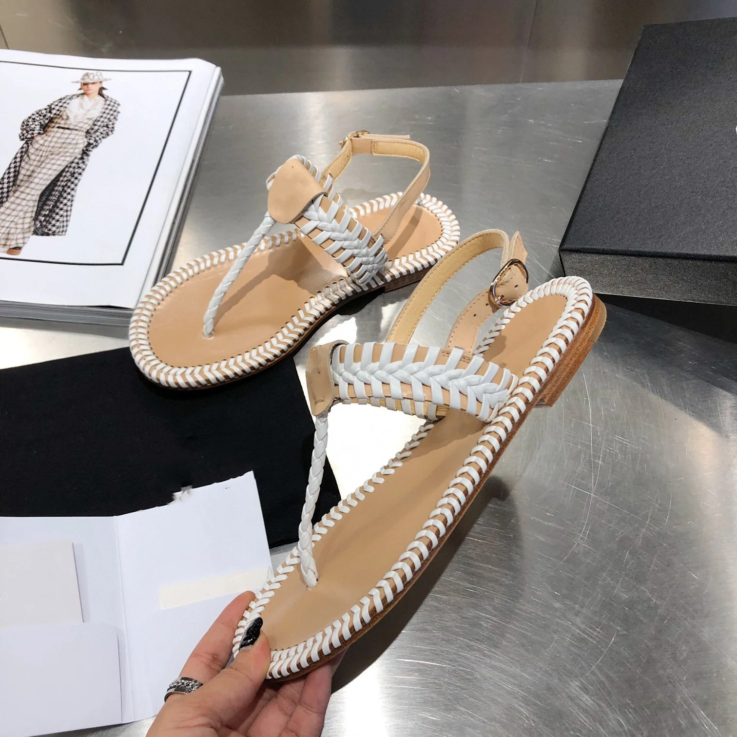 

Summer 2021 New Black Flip-toe Sandal for Women with Flat-bottomed Flip-toe Extrapeze Joker with Low Heel Knitting women's shoes