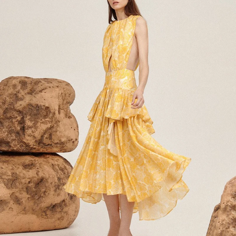 Женское асимметричное платье TWOTWINSTYLE белое элегантное с принтом круглым вырезом