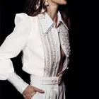 Женская белая блузка с кружевной отделкой