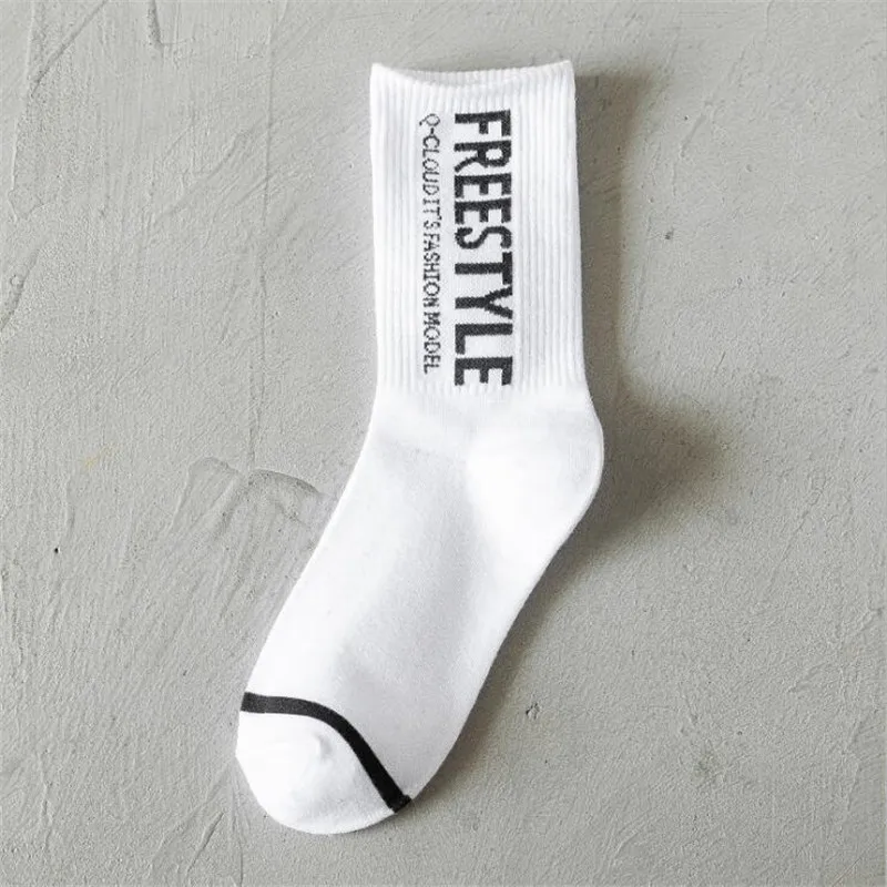 

2020 New Women's Socks INS Trend Couple Socks Cotton Black and White All-match Student Socks Ins Tube Socks Pop Socket