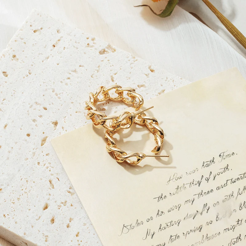 

2020 trend Korean retro fashion design metal gold twist earrings women girls daily personality accessories