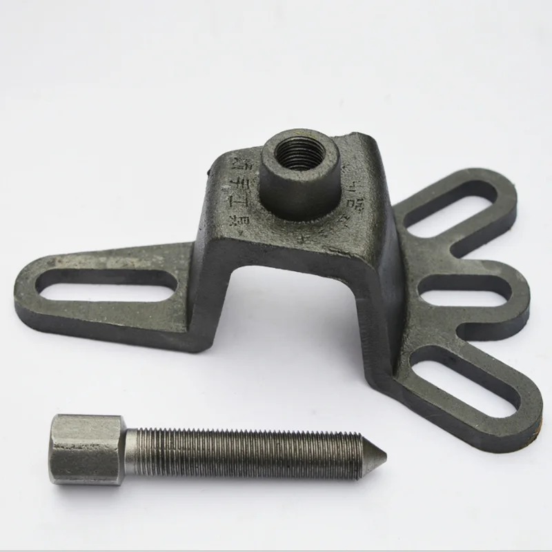 Устройство для снятия задней оси с тормозным барабаном трехколесного велосипеда для ремонта мотоциклов.