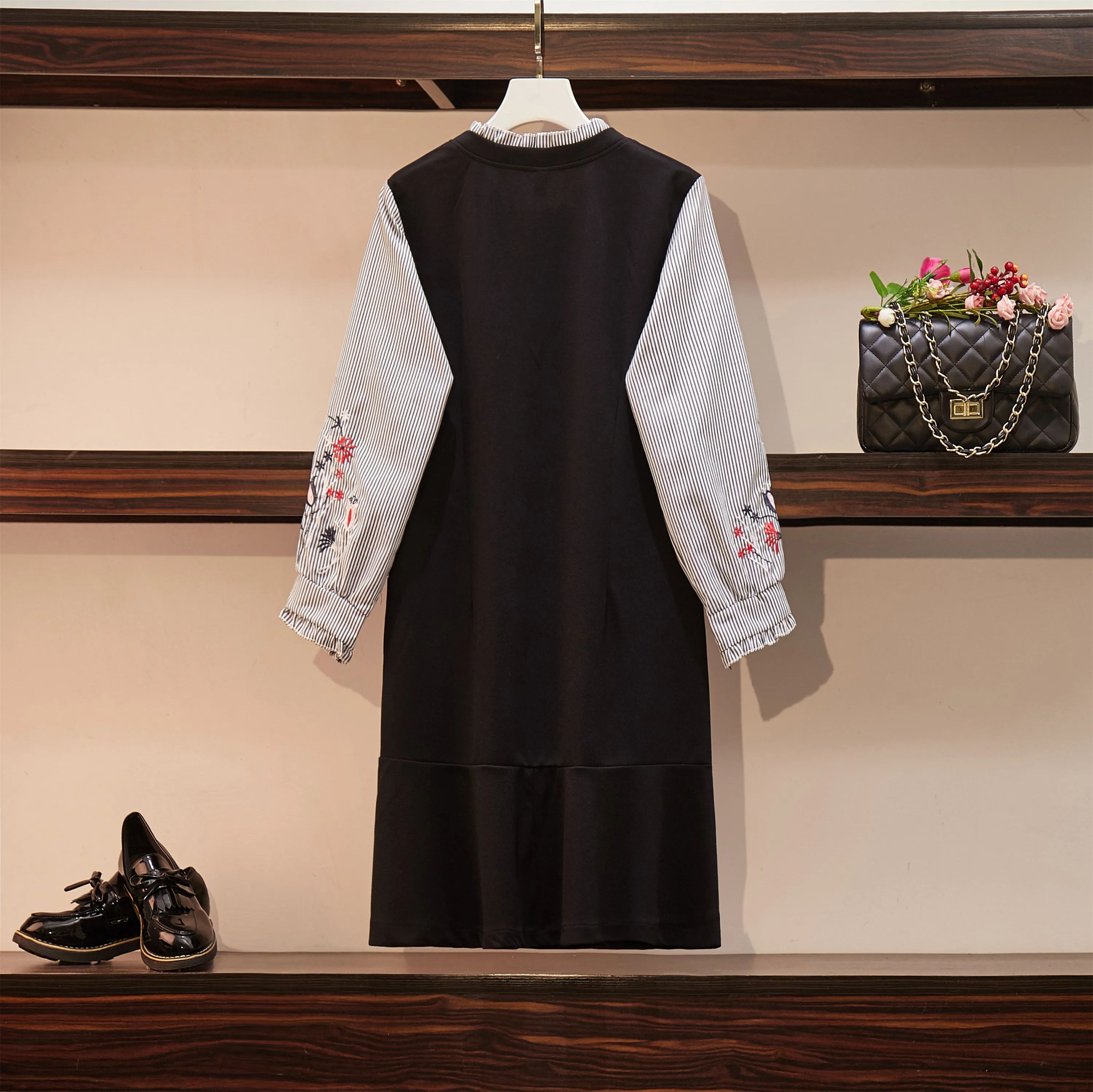 

autumn winte Large Size Dress Women Korean Version Slim Embroidery Stitching Stripes Long Lantern Sleeve women Dress