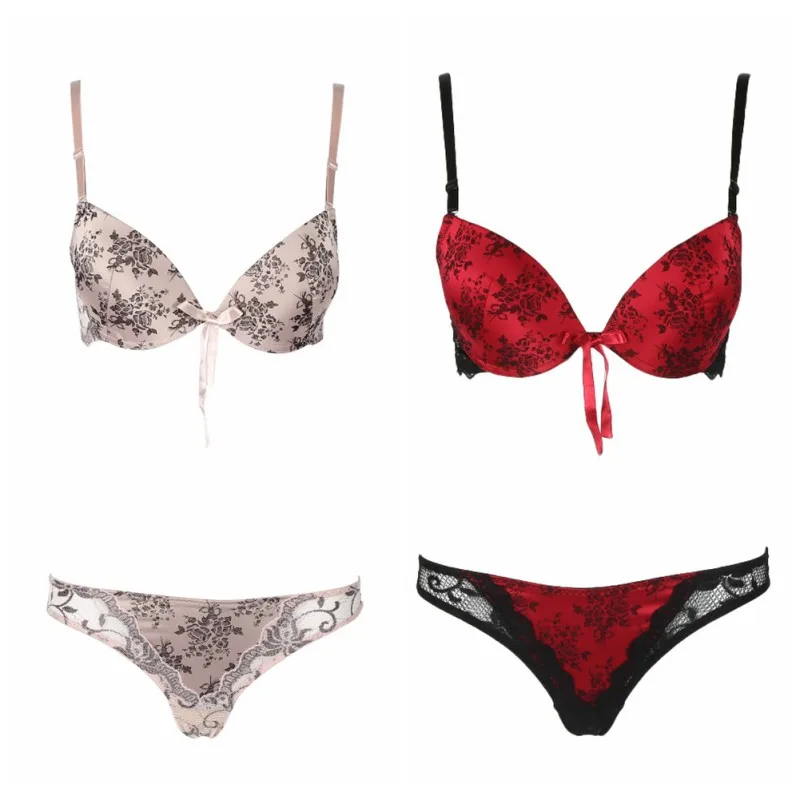 

Комплект женского кружевного нижнего белья с чашками пуш-ап