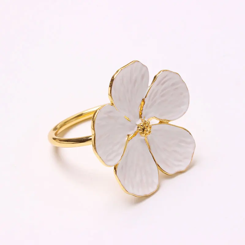 

1Pcs 5*4cm White Wedding Simple Plum Napkin Napkin 5 Petals Lucky Flower Napkin Ring Napkin Ring
