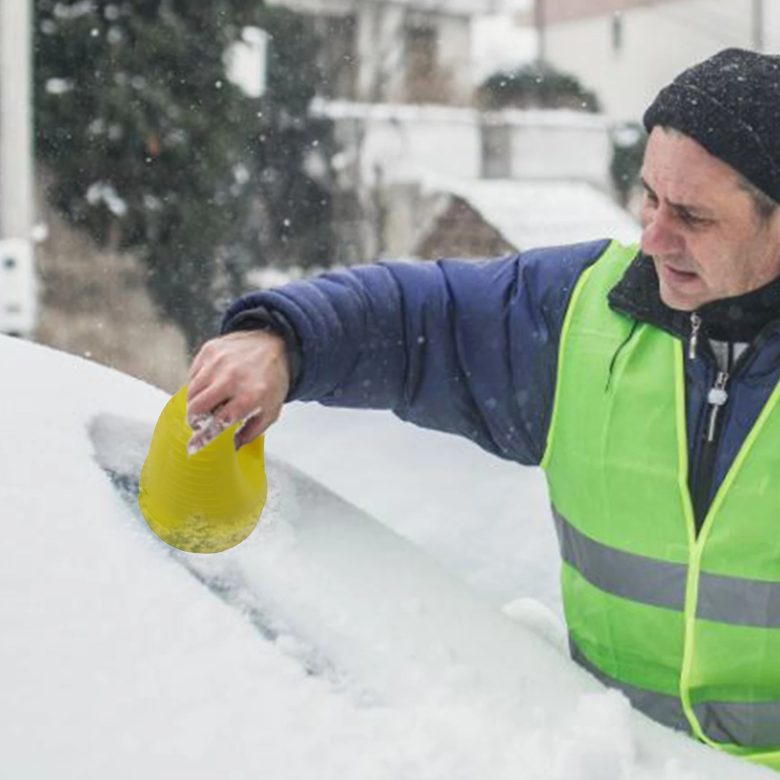 

Multifunctional Electric Ice Scraper Deicing Agent For Automobile Glass Window