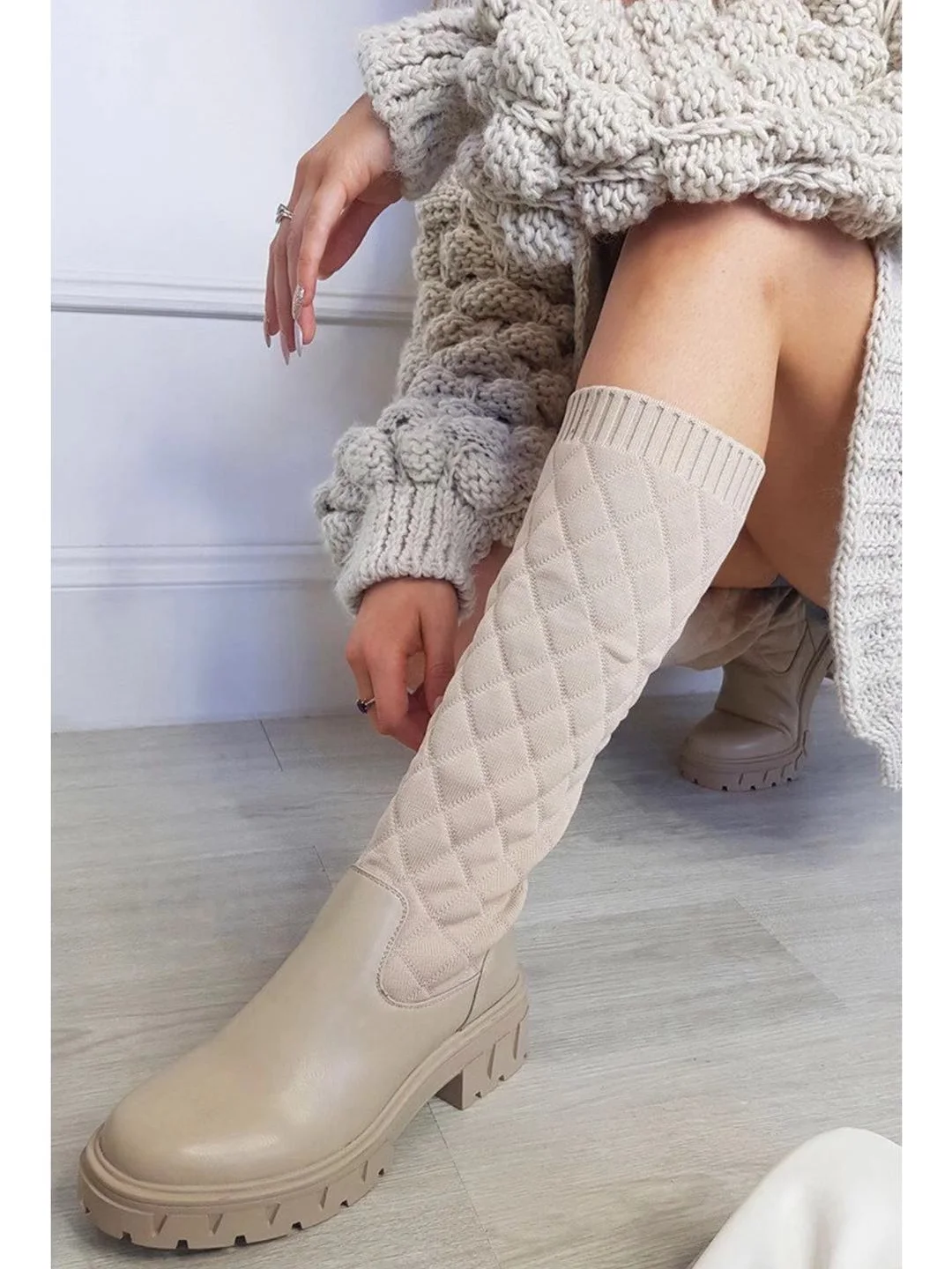 Женские ботинки зимние новые на квадратном каблуке с круглым носком