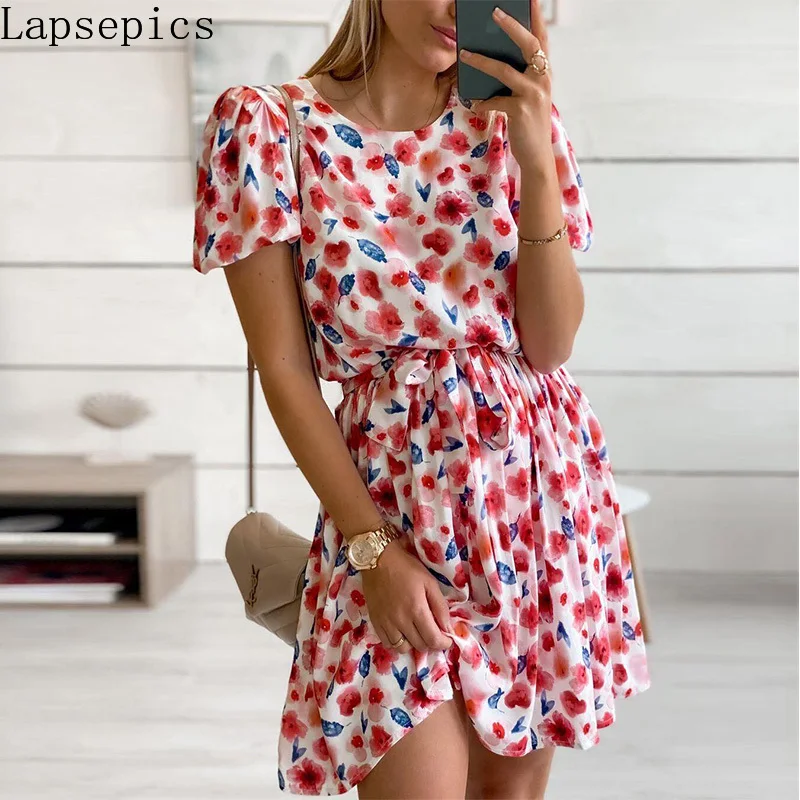 

Женское летнее платье с коротким рукавом, круглым вырезом и высокой талией