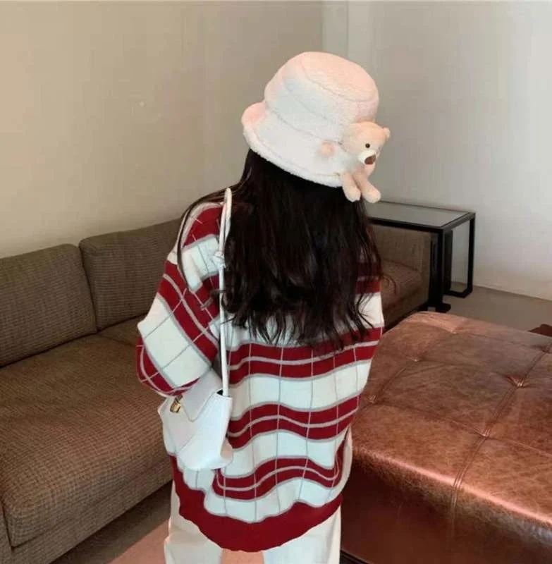 

Женский свитер в клетку и полоску, в стиле ретро