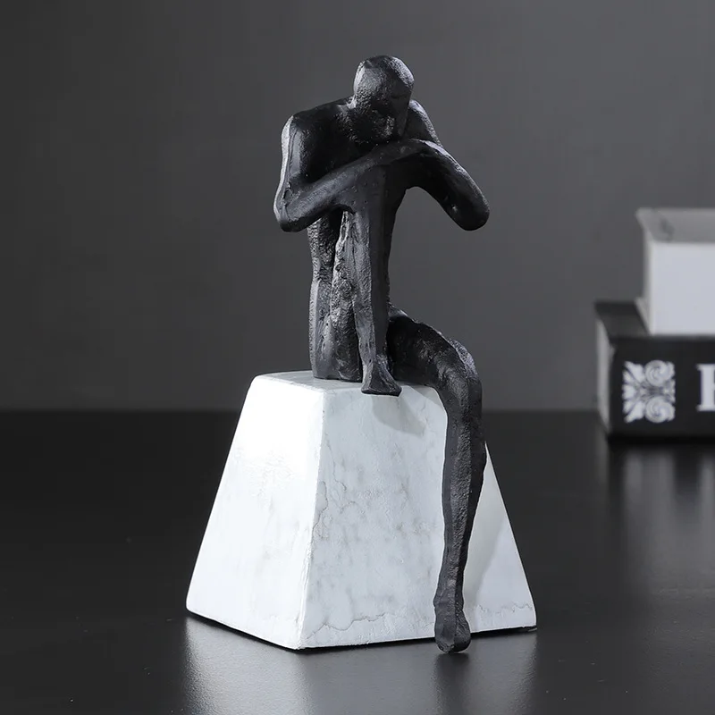 Скандинавская статуя истончика фигурка людей сидят на тоне украшения