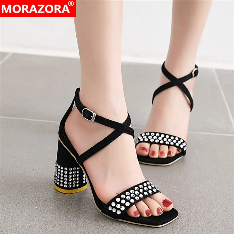 Женские босоножки со стразами MORAZORA черные на высоком квадратном каблуке