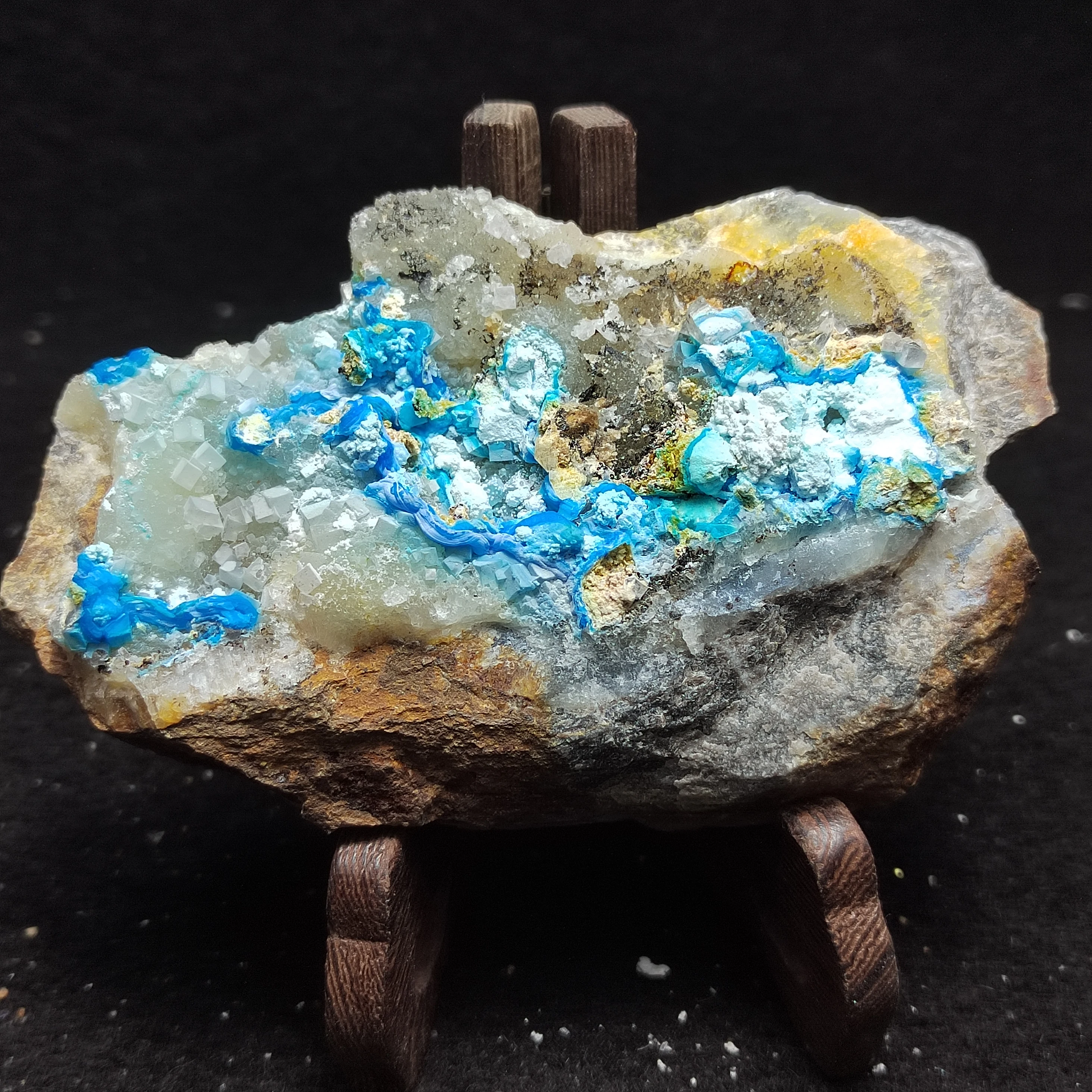 

552.2g100% natural aluminum trihydrate, quartz crystal symbiotic minerals, home decoration ornaments and crystal ornaments