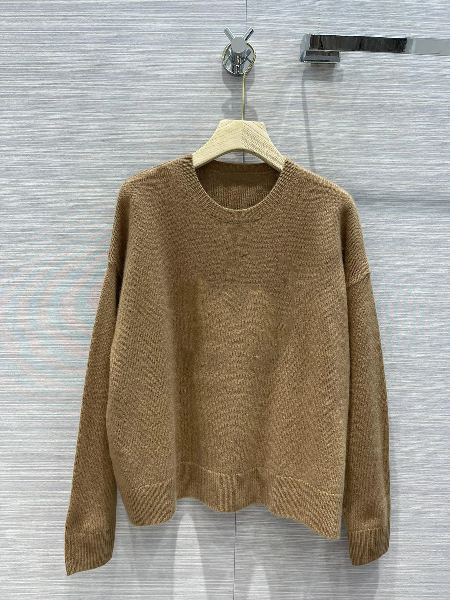 

High-end Brand 100% Cashmere Pullovers Sweaters Women Autumn 2021 Good Quality O-neck Long Sleeve Loose Pullovers Sweaters Lady
