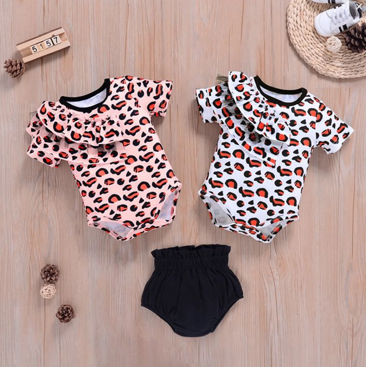 

2Pcs Breathable Baby Girls Outfit, Summer Fashionable Leopard Print Flouncing Short Sleeve Round Collar Romper + Casual Shorts