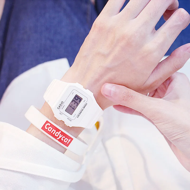 Модные взрывные детские маленькие квадратные настольные часы с силиконовым