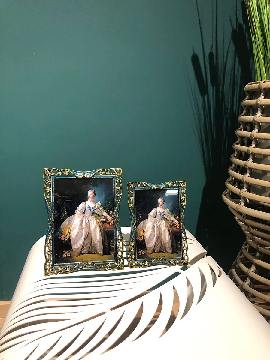 

Photo Frame Retro Metal Photo Frame 6/7/8/10 Inch Couple Desktop Creative Decoration Photo Album Frame Set