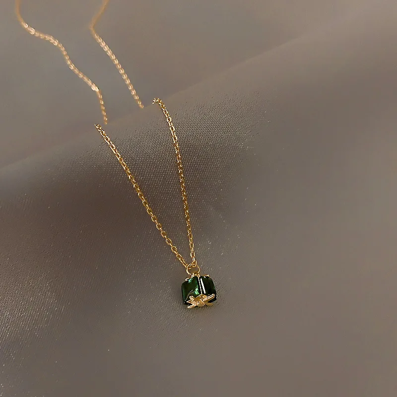 

2021 Design Tide Emerald Clavicle Chain Simple Short Necklace Fashion New Ins Jewelry