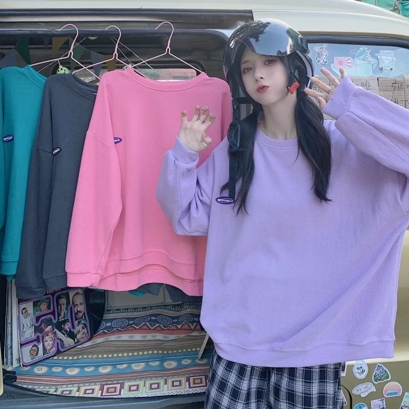 

Осенний пуловер с надписью Simplicity и круглым вырезом