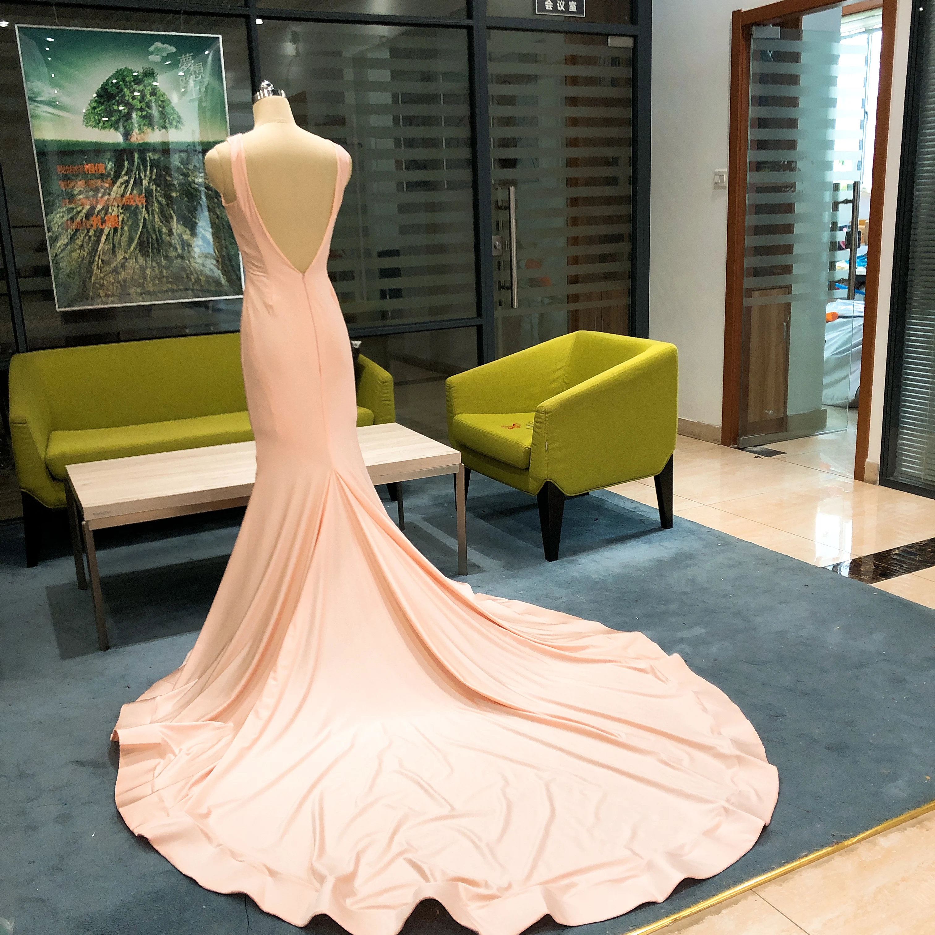Женское вечернее платье-русалка розовое длинное атласное платье без рукавов с