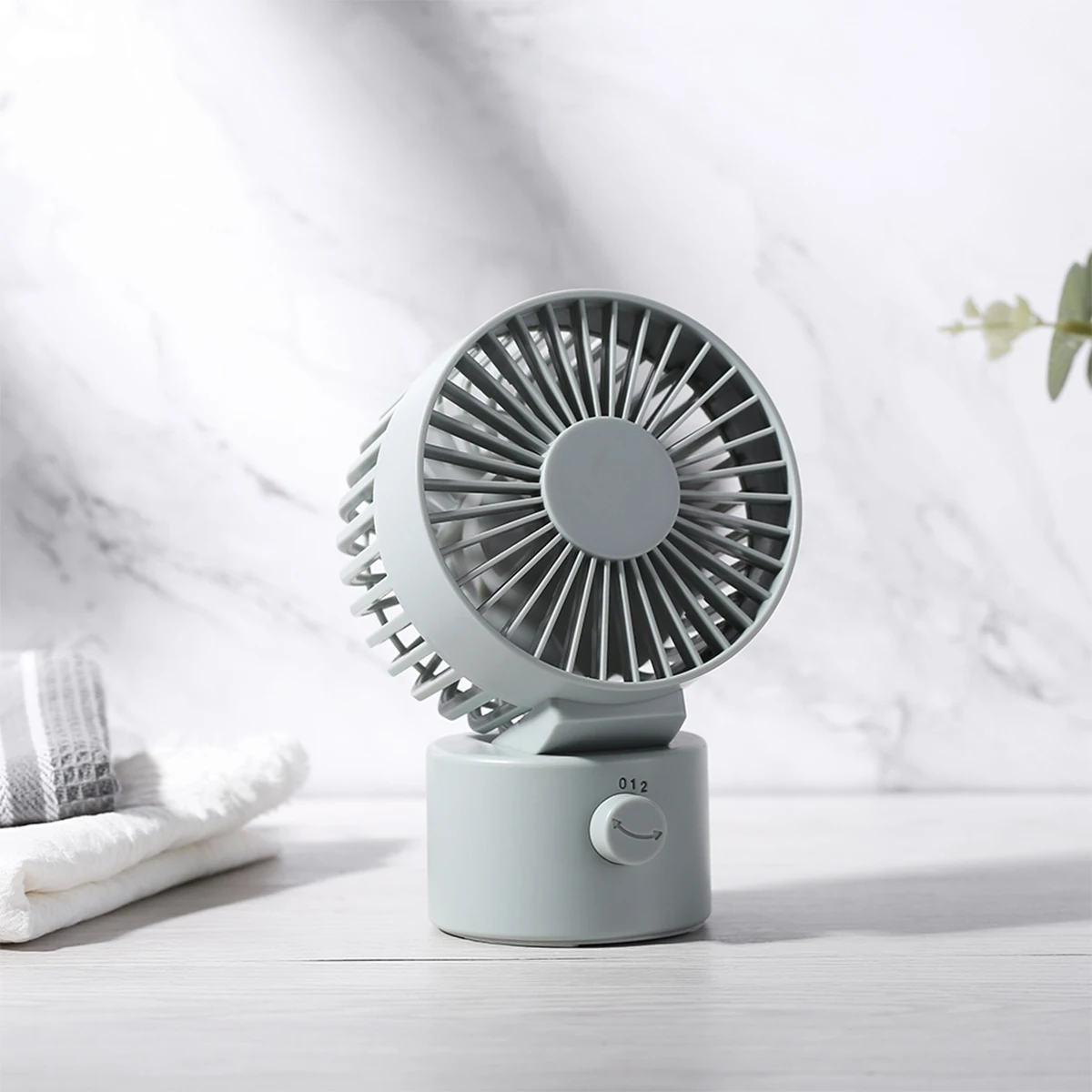 

Portable Desktop Oscillating Fan with Adjustable Head 2 Speeds USB Fan for Home Office TravelPortable Desktop Oscillating Fan