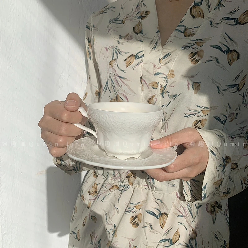 Porcelana em Relevo Copos de Café Barra de Jantar Estilo Francês Branco Espresso Canecas Vintage Pires Casa Koffie Kopjes Cozinha Ef50cs