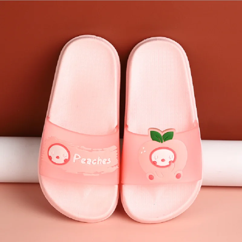 

New style house slippers summer cartoon slippers girl's and boy's giraffe slippers indoor non-slip bath baby slippers hot sale