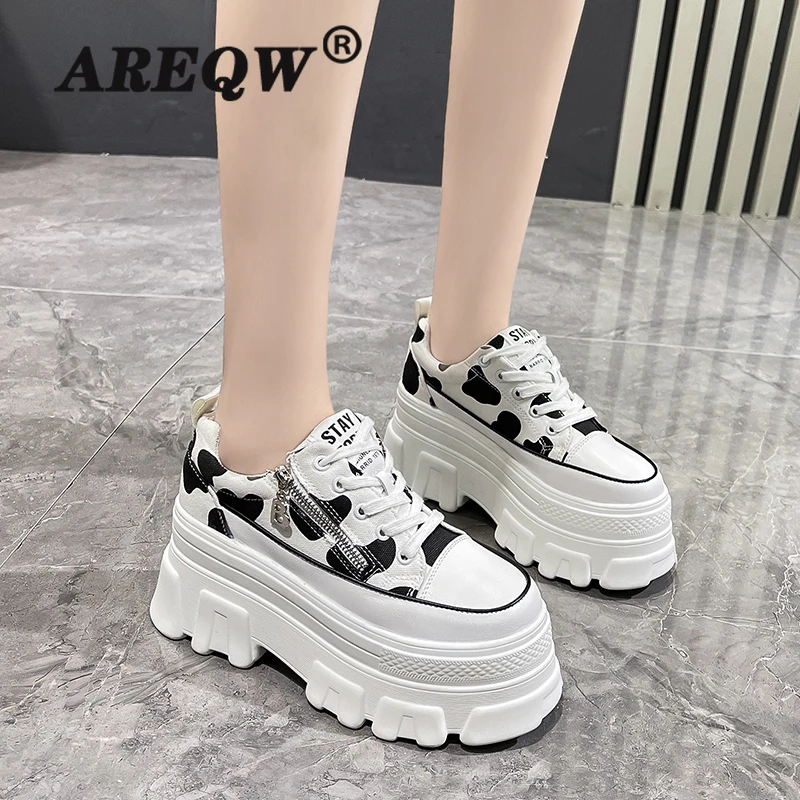 

2021 New Arrival Women Heel Platform Canvas Shoes Outdoor White Black Fashion Sneakers