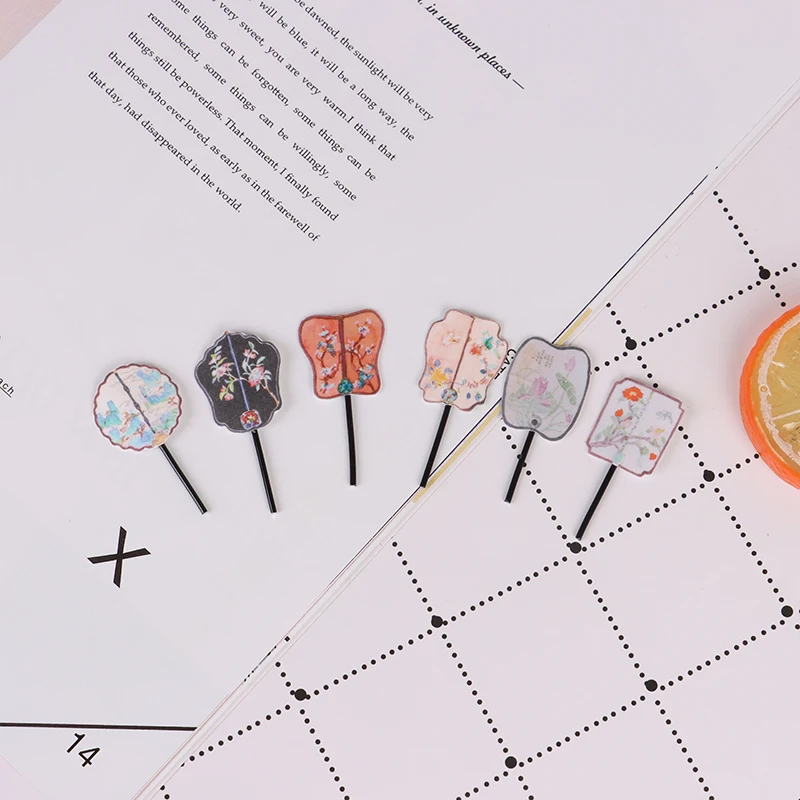 

2Pcs 1:12 Dollhouse Miniature Lady Fan Dolls' Accessories Dollhouse Furniture