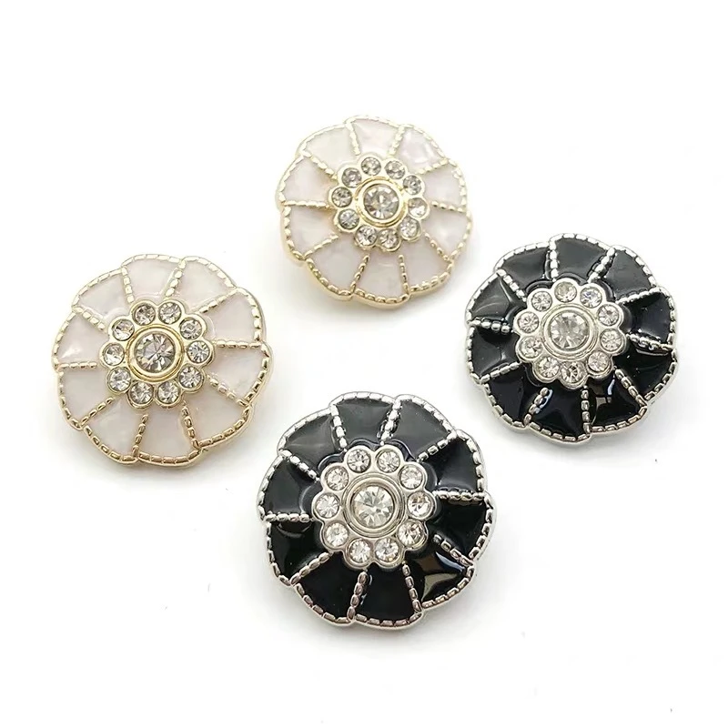 

10pcs 15/20/25mm Super Pretty Flower Buttons for Clothing White&Black Fashion Metal Buttons with Rhinestones DIY Sewing Buttons