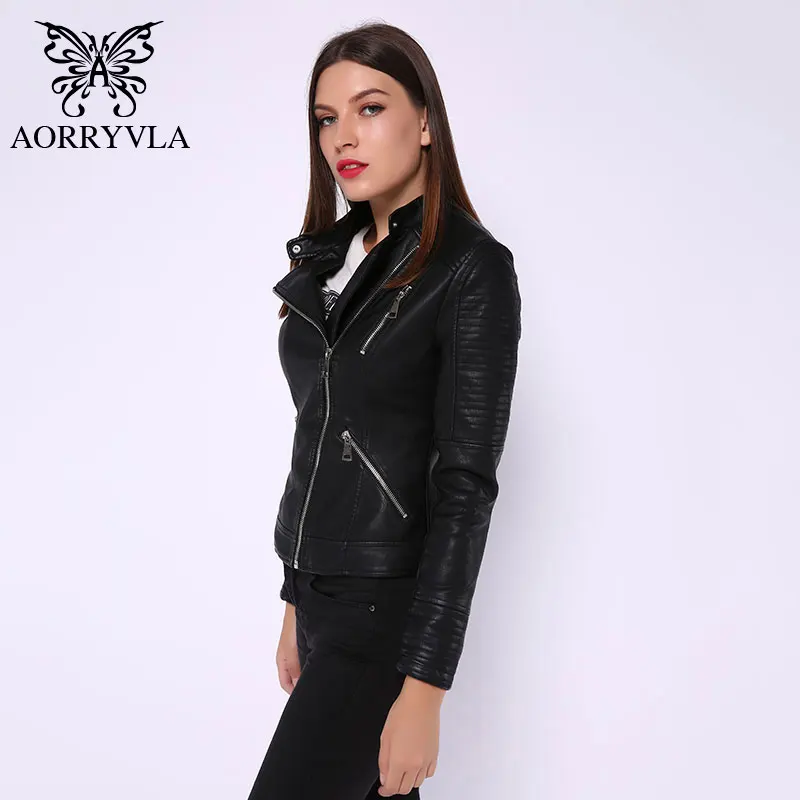 Брендовая кожаная женская мотоциклетная куртка черного цвета из искусственной