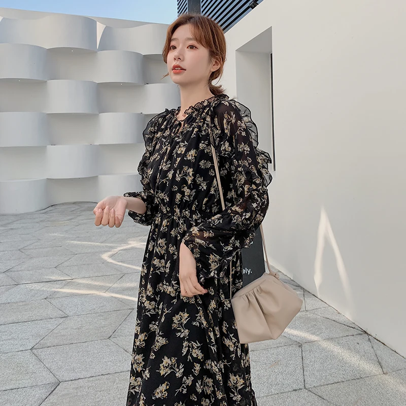 Черное цветочное женское платье летнее шифоновое длинное на талии